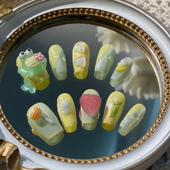 3D Press-On Nails with the cutest Charms! (Nail Glue Included!) - Picture 4 of 7